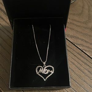 BNIB Fancy Silver Mom Heart  Necklace
